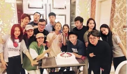 鹿晗娱乐圈人缘变化_穿越娱乐圈ps鹿晗_鹿晗生日现状