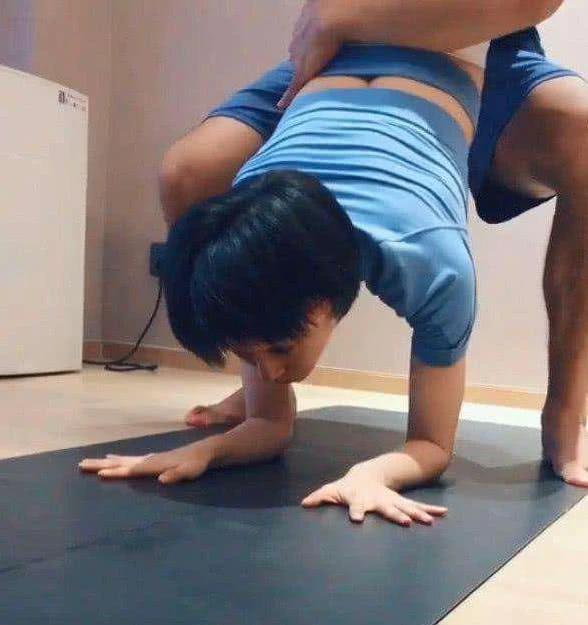 娱乐圈 健身  明星_健身狂魔女艺人_张天爱健身日常