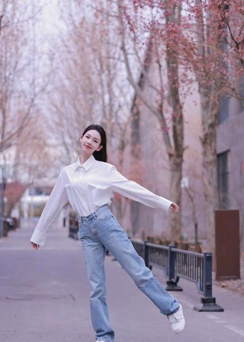 女明星头小肩宽的_女明星头小肩宽的_女明星头小肩宽的