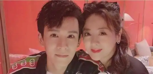 娱乐圈感人爱情故事_明星夫妻爱情故事_娱乐圈夫妻有哪些照片