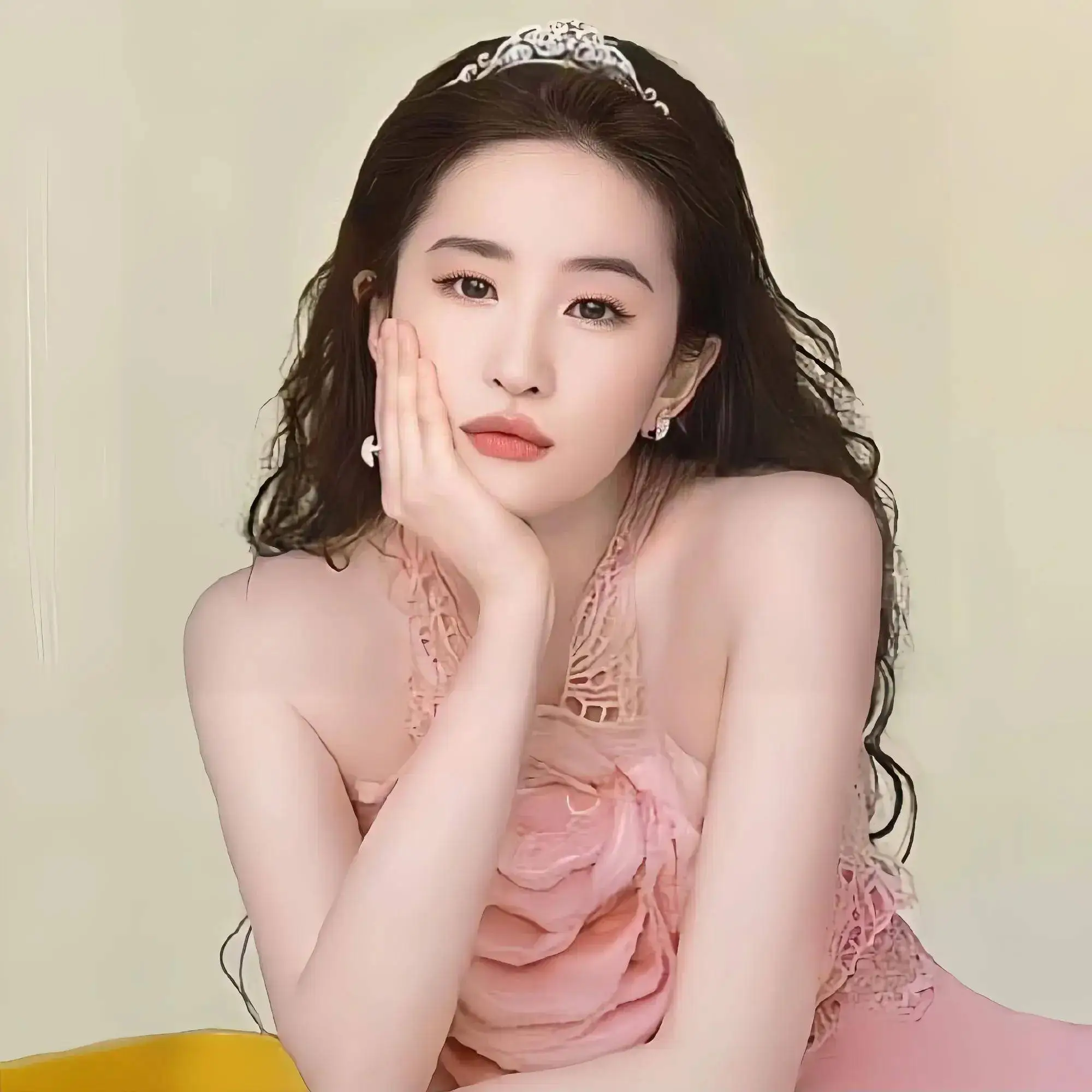 杨幂内娱颜值核武器_迪丽热巴2025演技_女明星照片最美照片